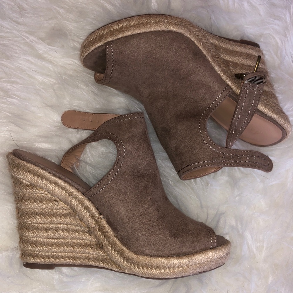 NWOT Universal Thread Taupe Espadrille Wedges Sz 6